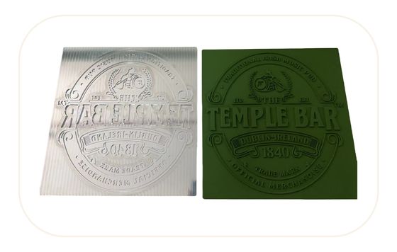 अच्छी कीमत कपड़ों के लेबल के लिए कस्टम सिलिकॉन रबर मोल्ड एम्बॉसिंग स्याही टिकट ऑनलाइन